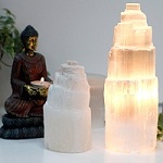 Prírodná selenitová lampa, výška 25cm, váha 2,6kg_220V 15W_kód 3311-2_Bohostyle.sk.