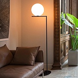 FLOS IC F1 stojaca lampa čierna priemer 20 cm, kód 3510632_Svetlá.